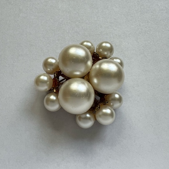 Vintage Style Pearl Cluster Brooch - Picture 3 of 8